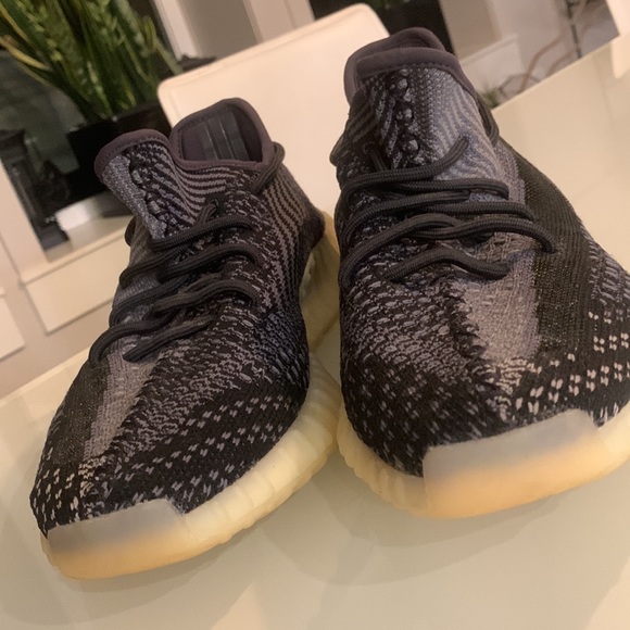 Adidas Yeezy Boost SKU FZ5000 - size 8.5 - Picture 2 of 10